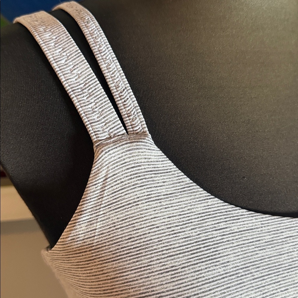 Lululemon Active Strength Tank in Heathered Lilac SZ Medium - Picture 3 of 8